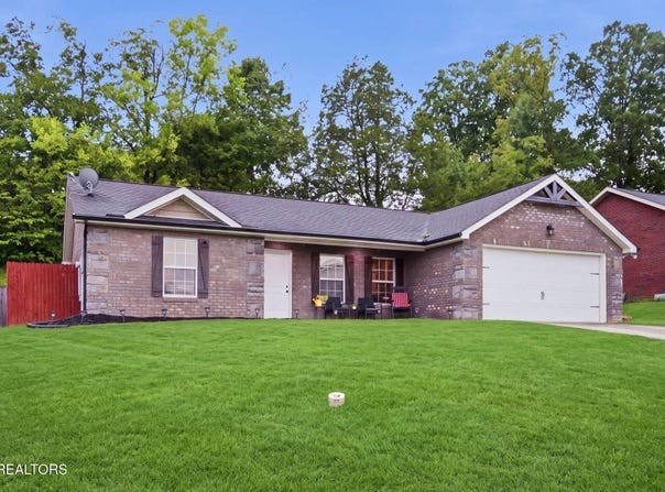7676 Applecross Rd, Corryton, TN 37721