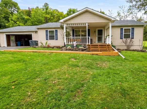 729 Hemlock Road, Waymart, PA 18472