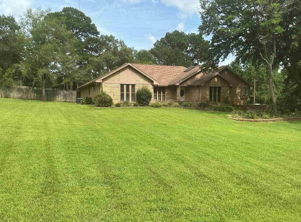 692 Sunnybrook Dr, Longview, TX 75605