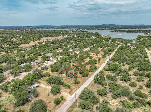 W Castlelakes Dr, Granite Shoals, TX 78654
