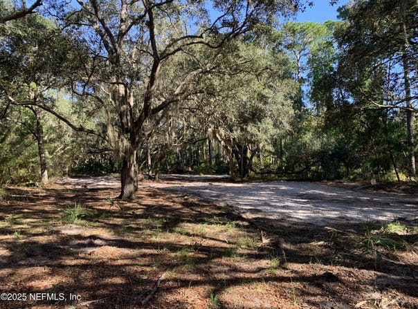 102 EDEN Avenue, Interlachen, FL 32148