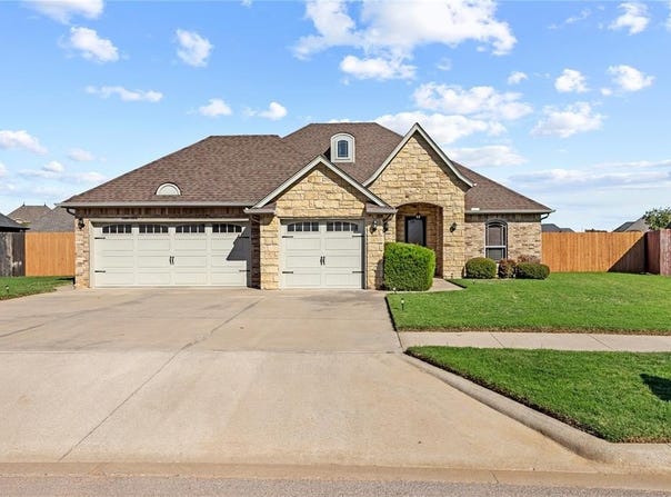1304 Crimson Drive, Weatherford, OK 73096