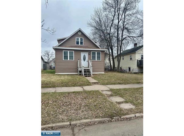 2605 E 4th Ave, Hibbing, MN 55746