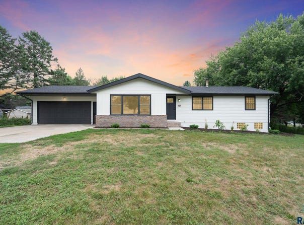 2801 W DELRICH Dr, Sioux Falls, SD 57107-0808