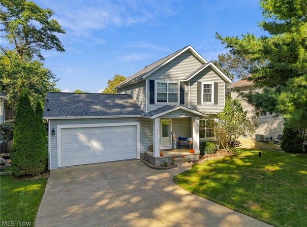 3704 N Viona Drive, Akron, OH 44319