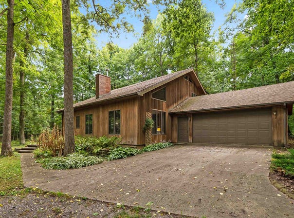 385 S 200 E, Angola, IN 46703-8977