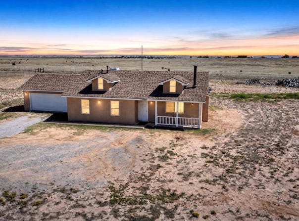 13 McCall Lane, Moriarty, NM 87035