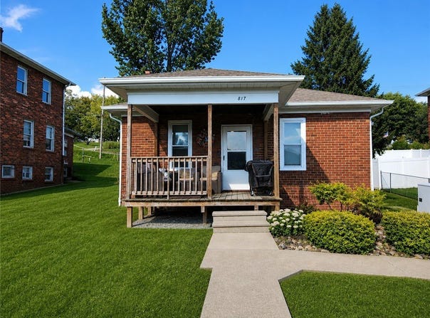 817 John St, Smith, PA 15054