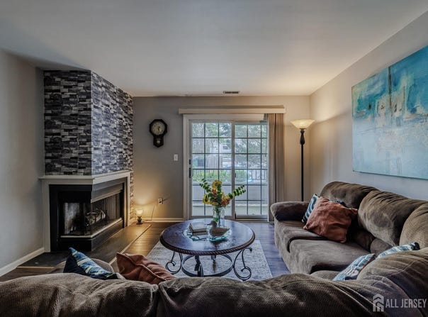 2101 Candlelight Court, Helmetta, NJ 08828