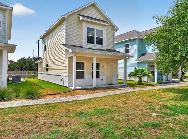 140 Lavaca Circle, ROCKPORT, TX 78382