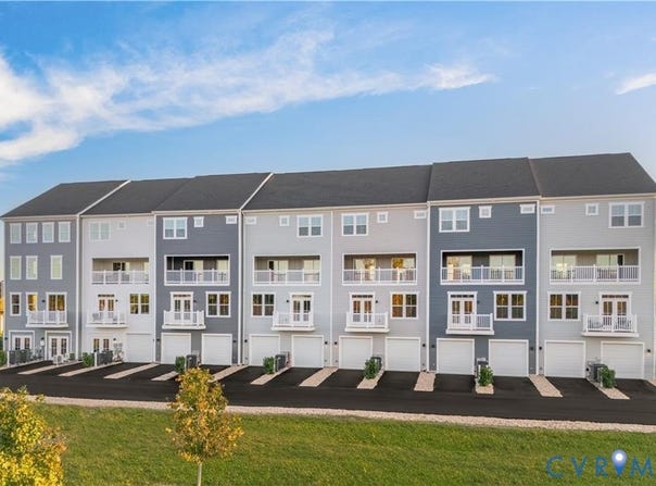 2840 Calgary Ln, Chester, VA 23831