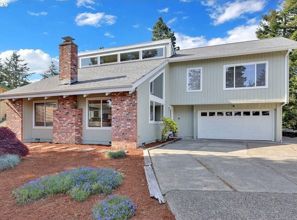 2235 10TH St, Florence, OR 97439