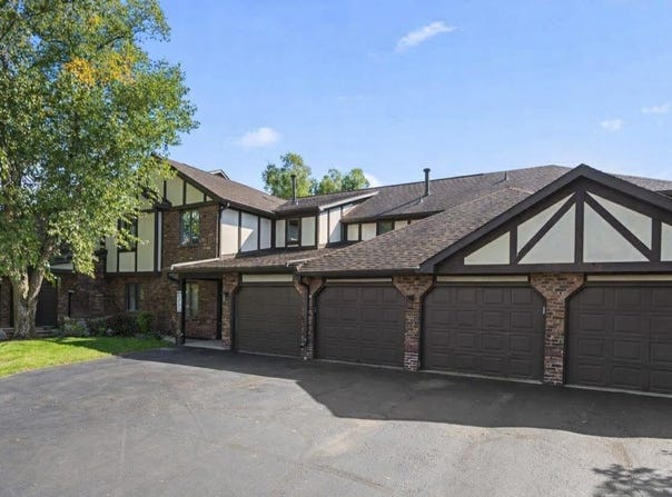 5015 Spinnaker Lane, Crown Point, IN 46307