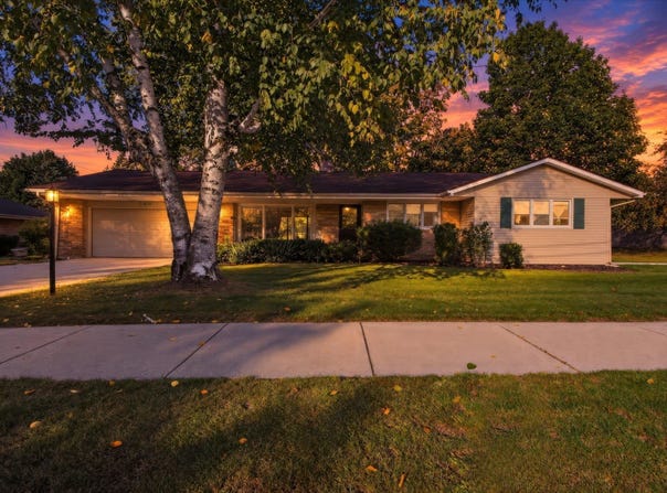 569 Charles Avenue, Alma, MI 48801