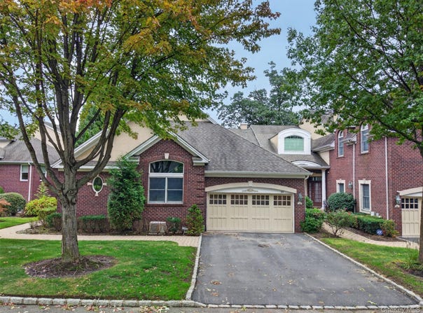 68 Kensington Circle, Manhasset, NY 11030