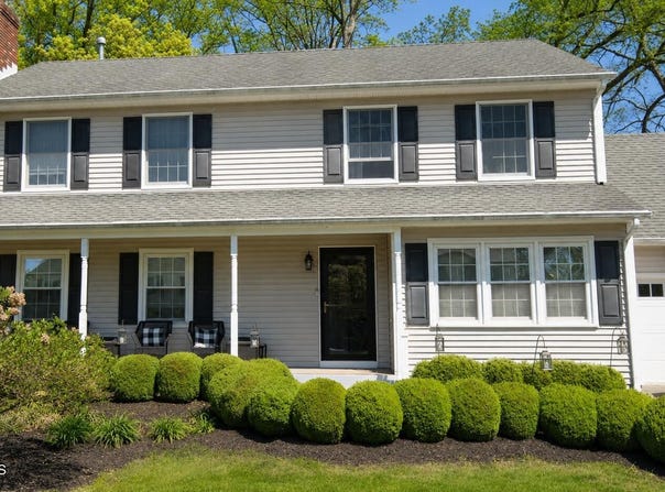 18 Standish Drive, Howell, NJ 07731