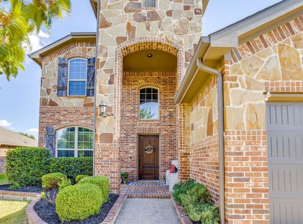 352 Pin Cushion Trail, Burleson, TX 76028