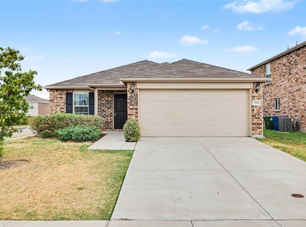1301 Waggoner Drive, Aubrey, TX 76227