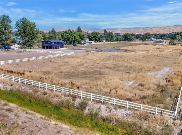 405 Saddle Ln, Emmett, ID 83617