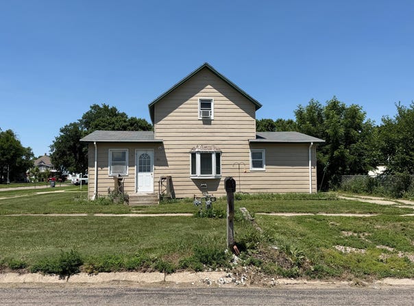 308 E 1st St, Ainsworth, NE 69210
