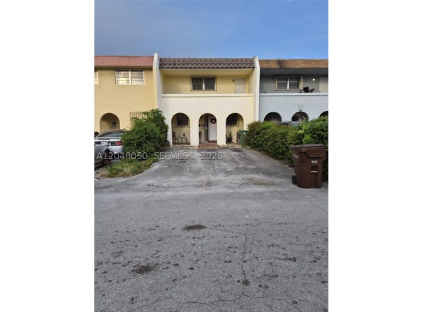 6945 W 2nd Way, Hialeah, FL 33014