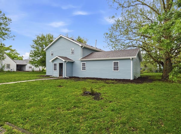 305 Parkway Court, Gridley, IL 61744