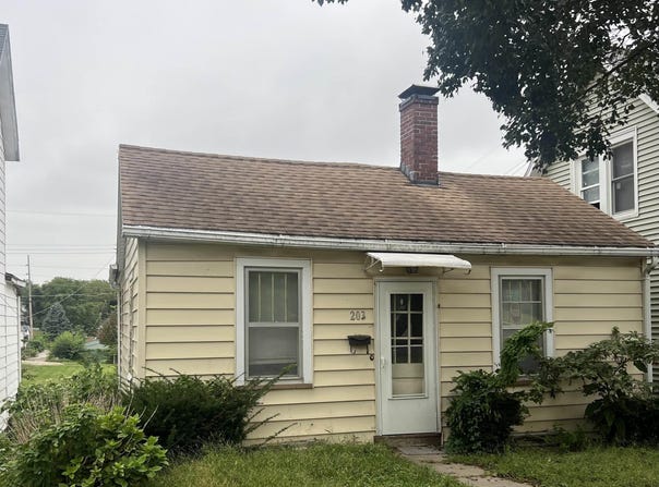 203 S 9th Street, Burlington, IA 52601