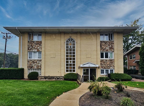 2 N Dee Road, Park Ridge, IL 60068