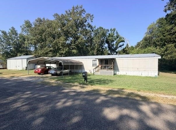 80 HIDEAWAY Cv, Crump, TN 38327