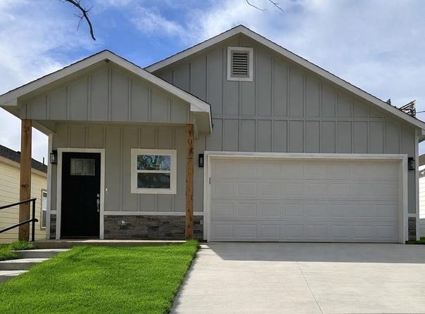 1917 AVE A, Denison, TX 75021