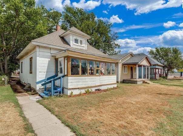 828 E 4th Ave, Hutchinson, KS 67501