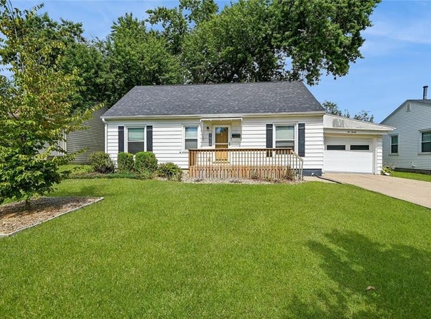1020 25th Street NE, Cedar Rapids, IA 52402