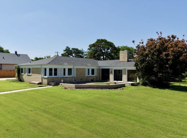 310 W 22nd St, Hays, KS 67601