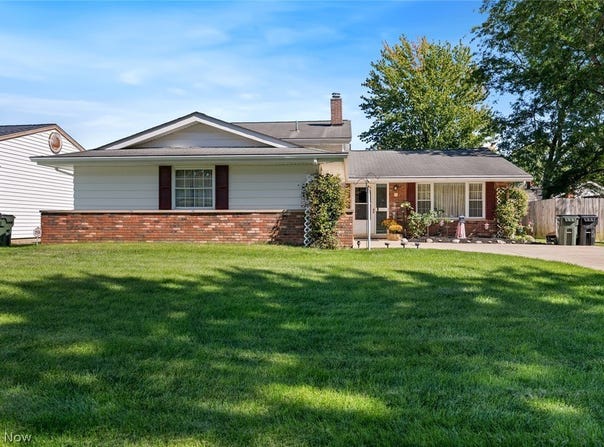 111 Edgefield Drive, Elyria, OH 44035