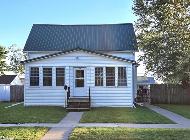 809 Hedge Avenue, Burlington, IA 52601