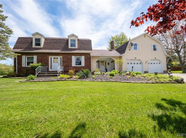 6275 Eckhardt Road, Lake View, NY 14085
