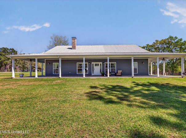 28000 Eugene E Ladner Road, Perkinston, MS 39573