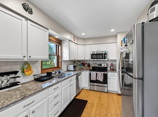2141 Blue Heron Court, Stoughton, WI 53589