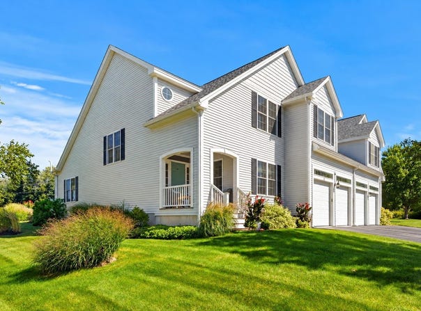 5 Blossom Lane, Stratham, NH 03885