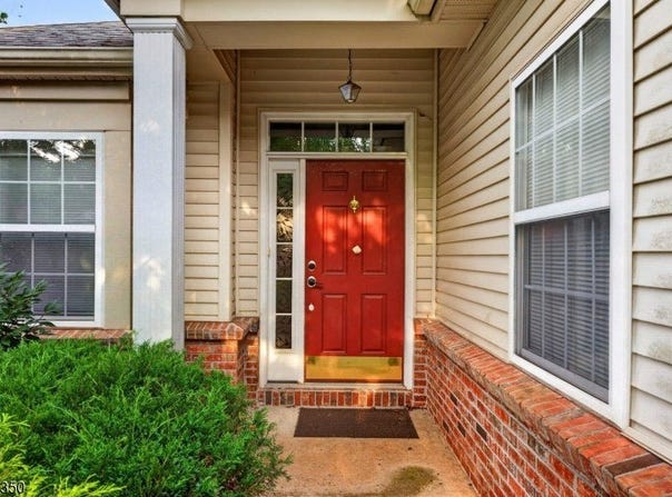 14 Daulton Dr, Franklin Twp., NJ 08873-6046