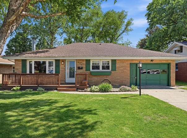 613 E Ash Place, Griffith, IN 46319