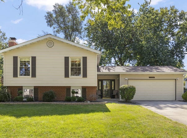 409 Maple Lane, Darien, IL 60561