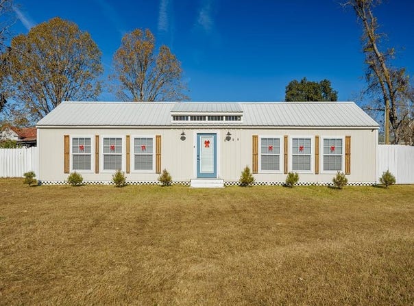 8299 MAIN ST, Ray City, GA 31645