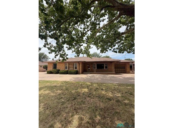 2204 WALLACE St, Clovis, NM 88101