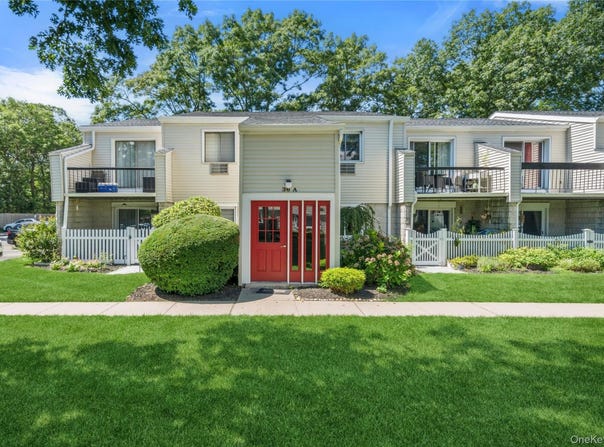 36 Richmond Boulevard, Ronkonkoma, NY 11779