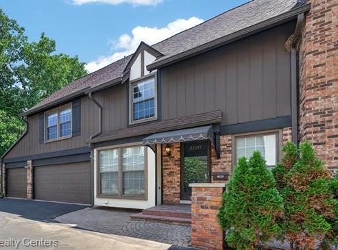 22045 Shore Pointe Lane, St. Clair Shores, MI 48080