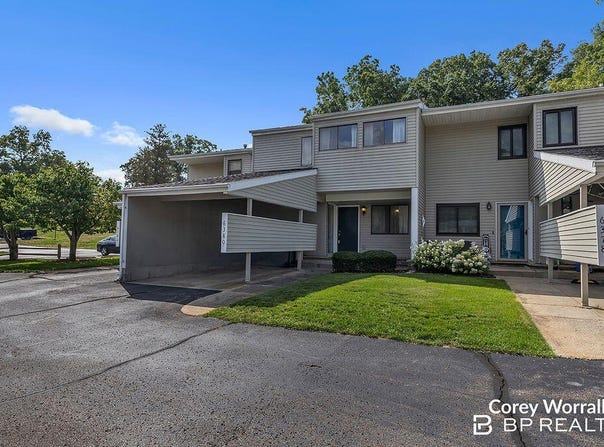 6380 Wainscot Drive SE, Grand Rapids, MI 49546