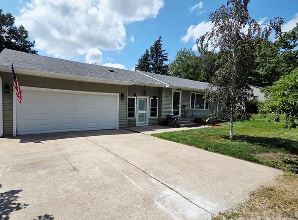 334 2nd St SE, Badger, IA 50516