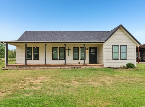 1213 County Road 1670, Moore, TX 78057