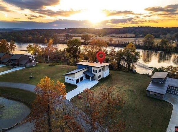 5 Sowbug Circle, Cotter, AR 72626